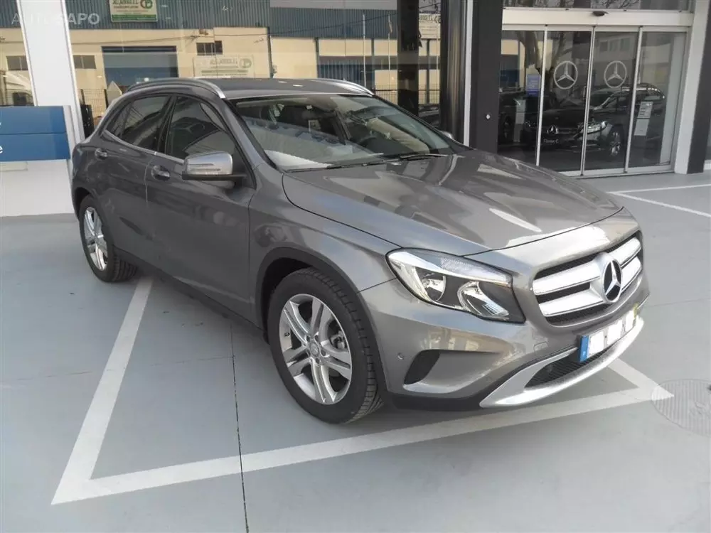 Mercedes GLA 180 repair manual