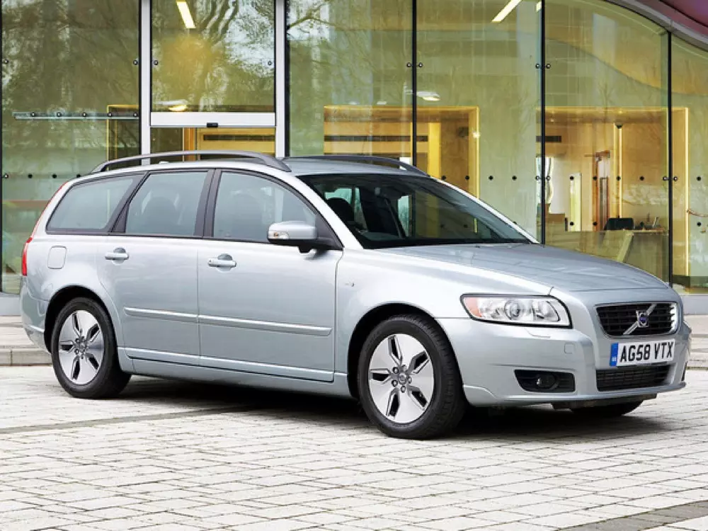 Volvo V50 repair manual